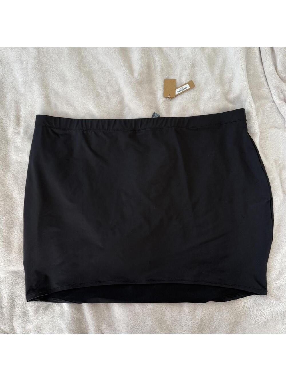 Skims black swim skirt NWT size 4XL
